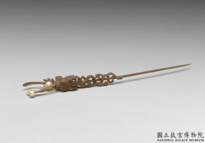 图片[2]-Agarwood earpick-hairpin with carved decoration of a dragon chasing a pearl, Qing dynasty (1644-1911)-China Archive